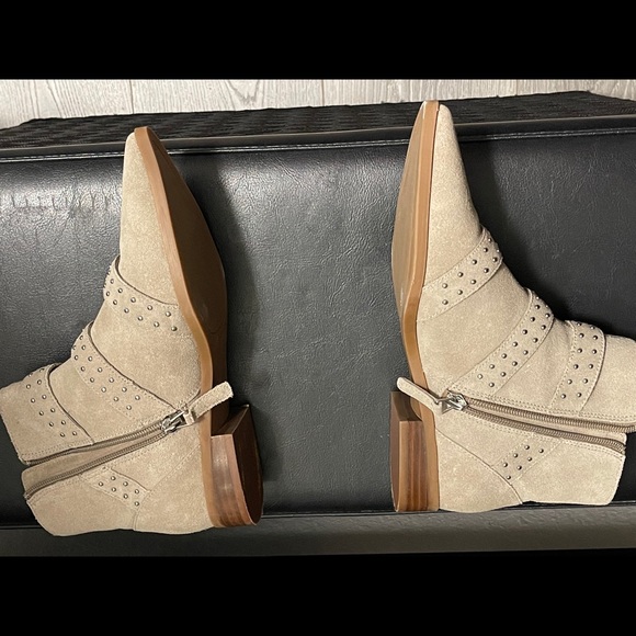 Seraphim Pointy Toe Booties - Picture 4 of 8